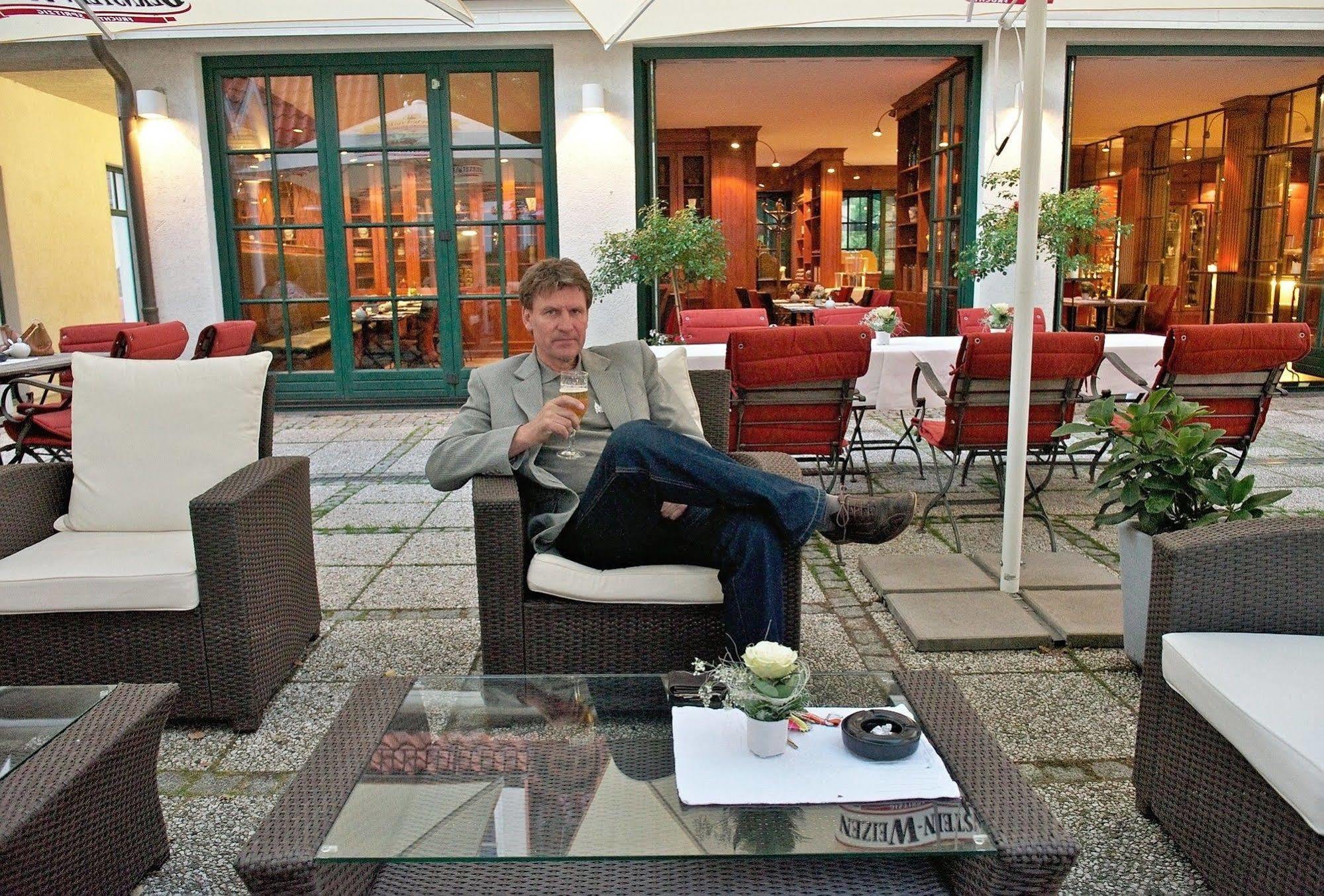 Romantik Hotel Kaufmannshof Bergen Auf Rugen Exterior foto